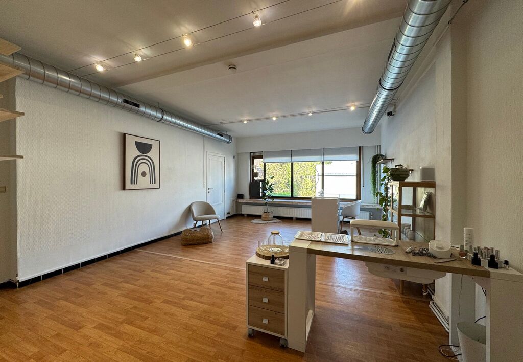 Commercieel gelijkvloers te huur in Zemst